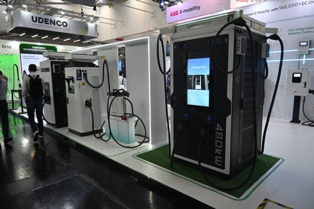 Die Intersolar Europe findet bis Donnerstag, den 25. Juni 2026 auf der Messe München statt. Sie ist die weltweit führende Fachmesse für die Solarwirtschaft und der grösste Teil von The smarter E Europe, Europas grösster Messeallianz für die Energiewirtschaft. Foto: Lumos Energy E-Fahrzeug Ladesäule *** Intersolar Europe will take place at the Munich Trade Fair Center through Thursday, June 25, 2026. It is the world’s leading trade fair for the solar industry and the largest component of The smarter E Europe, Europe’s largest trade fair alliance for the energy sector. Photo: Lumos Energy E electric vehicle charging station
