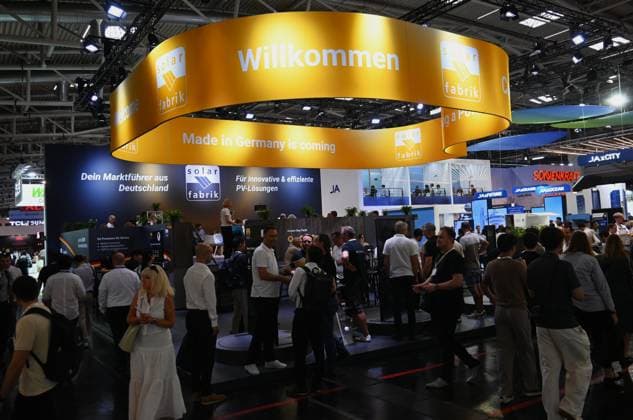 Die Intersolar Europe findet bis Donnerstag, den 25. Juni 2026 auf der Messe München statt. Sie ist die weltweit führende Fachmesse für die Solarwirtschaft und der grösste Teil von The smarter E Europe, Europas grösster Messeallianz für die Energiewirtschaft. Foto: Messestand solar fabrik *** Intersolar Europe will take place at the Munich Trade Fair Center through Thursday, June 25, 2026. It is the world’s leading trade fair for the solar industry and the largest component of The smarter E Europe, Europe’s largest trade fair alliance for the energy sector. Photo: solar fabrik booth