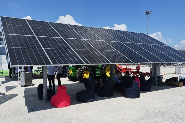 Die Intersolar Europe findet bis Donnerstag, den 25. Juni 2026 auf der Messe München statt. Sie ist die weltweit führende Fachmesse für die Solarwirtschaft und der grösste Teil von The smarter E Europe, Europas grösster mit Solarzellen bzw. Solardach im Freigelände *** Intersolar Europe will take place at the Munich Trade Fair Center through Thursday, June 25, 2026. It is the world’s leading trade fair for the solar industry and the largest component of The smarter E Europe, Europe’s largest outdoor exhibition featuring solar panels and solar roofs.