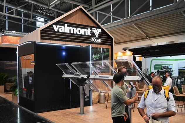 Die Intersolar Europe findet bis Donnerstag, den 25. Juni 2026 auf der Messe München statt. Sie ist die weltweit führende Fachmesse für die Solarwirtschaft und der grösste Teil von The smarter E Europe, Europas grösster Messeallianz für die Energiewirtschaft. Foto: Messestand Valmont Solar *** Intersolar Europe will take place at the Munich Trade Fair Center through Thursday, June 25, 2026. It is the world’s leading trade fair for the solar industry and the largest component of The smarter E Europe, Europe’s largest trade fair alliance for the energy sector. Photo: Valmont Solar booth