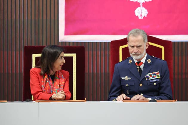 The King Presides Over the Closing Ceremony of the General Staff Course at CESEDEN Defense Minister Margarita Robles and King Felipe VI during the closing ceremony of the 27th General Staff Course at the Higher School of the Armed Forces (ESFAS), at the headquarters of the Higher Center for National Defense Studies (CESEDEN), on June 24, 2026, in Madrid, Spain. This solemn military ceremony, presided over by the King, serves to present graduation diplomas to the national and allied officers who make up this new class of strategic military leaders. Alejandro Martínez Vé, Spain  Copyright: xAlejandroxMartinezxVÃ lezx 7620252