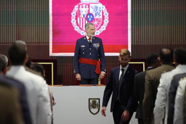 The King Presides Over the Closing Ceremony of the General Staff Course at CESEDEN King Felipe VI before the start of the closing ceremony for the 27th General Staff Course at the Higher School of the Armed Forces (ESFAS), held at the headquarters of the Higher Center for National Defense Studies (CESEDEN), on June 24, 2026, in Madrid, Spain. This solemn military ceremony, presided over by the King, serves to present graduation diplomas to the national and allied officers who make up this new class of strategic military leaders. Alejandro Martínez Vé, Spain  Copyright: xAlejandroxMartinezxVÃ lezx 7620255