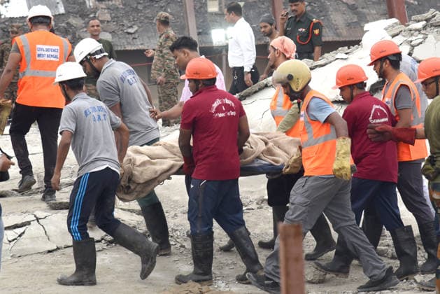 Under Construction Warehouse Collapsed In Kolkata Members of the National Disaster Response Force (NDRF) recover a body from the debris after an under-construction warehouse collapses in the Taratala area of Kolkata, India, on June 24, 2026. At least five people are killed and several others are trapped after the structure gives way while workers are on site, according to local residents. Rescue teams, assisted by four columns of the Indian Army s Eastern Command, continue search and rescue operations as personnel cut through twisted iron beams to reach those feared trapped beneath the rubble. Kolkata India  Copyright: xDebajyotixChakrabortyx originalFilename: chakraborty-notitle260624_npBD7.jpg