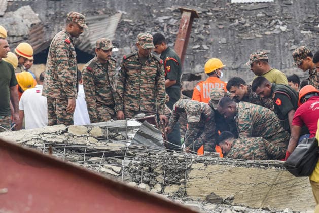 Under Construction Warehouse Collapsed In Kolkata Indian Army personnel and members of the National Disaster Response Force (NDRF) search for victims at the site of a collapsed under-construction warehouse in the Taratala area of Kolkata, India, on June 24, 2026. At least five people are killed after the structure collapses, and rescue operations are underway with support from the Indian Army s Eastern Command. Kolkata India  Copyright: xDebajyotixChakrabortyx originalFilename: chakraborty-notitle260624_nphXY.jpg