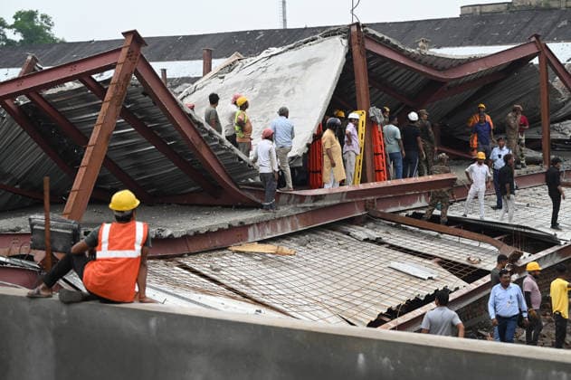 KOLKATA, INDIA - JUNE 24: NDRF and Army rescue personnel continue search and rescue survivor and victims from the collapsed warehouse at Taratala, Brace Bridge on June 24, 2026 in Kolkata, India. Five people were killed and 20 others injured after a 32,000 sq ft under-construction warehouse at Taratala came crashing down around 11.30 am on Wednesday, burying around 40 labourer under tonnes of concrete slabs, mangled iron beams, steel and corrugated tin sheets. (Photo by Samir Jana Hindustan Times) 5 Dead In Kolkata Warehouse Collapse