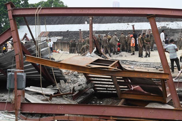KOLKATA, INDIA - JUNE 24: NDRF and Army rescue personnel continue search and rescue survivor and victims from the collapsed warehouse at Taratala, Brace Bridge on June 24, 2026 in Kolkata, India. Five people were killed and 20 others injured after a 32,000 sq ft under-construction warehouse at Taratala came crashing down around 11.30 am on Wednesday, burying around 40 labourer under tonnes of concrete slabs, mangled iron beams, steel and corrugated tin sheets. (Photo by Samir Jana Hindustan Times) 5 Dead In Kolkata Warehouse Collapse
