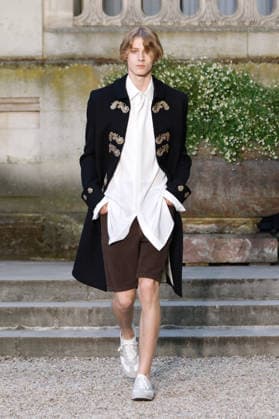 (260624) -- PARIS, June 24, 2026 -- A model presents a creation from the menswear Spring Summer 2027 collections by Dior during the Men Paris Fashion Week, in Paris, France, on June 24, 2026. ( Handout via Xinhua) FRANCE-PARIS-MEN FASHION WEEK-DIOR MeetEurope 