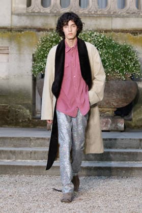 (260624) -- PARIS, June 24, 2026 -- A model presents a creation from the menswear Spring Summer 2027 collections by Dior during the Men Paris Fashion Week, in Paris, France, on June 24, 2026. ( Handout via Xinhua) FRANCE-PARIS-MEN FASHION WEEK-DIOR MeetEurope 