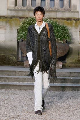 (260624) -- PARIS, June 24, 2026 -- A model presents a creation from the menswear Spring Summer 2027 collections by Dior during the Men Paris Fashion Week, in Paris, France, on June 24, 2026. ( Handout via Xinhua) FRANCE-PARIS-MEN FASHION WEEK-DIOR MeetEurope 