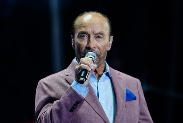 Lee Greenwood sings before President Donald Trump speaks at a rally to kick off the 16-day Great American State Fair as part of Washington, D.C. s celebration of the nation s 250th birthday on the National Mall on Wednesday, June 24, 2026. The rally will include military flyovers, musical performances from Lee Greenwood and Christopher Macchio, and the U.S. Army Band, the U.S. Marine Band and Armed Forces choirs.  WAP202606244065 BONNIExCASH