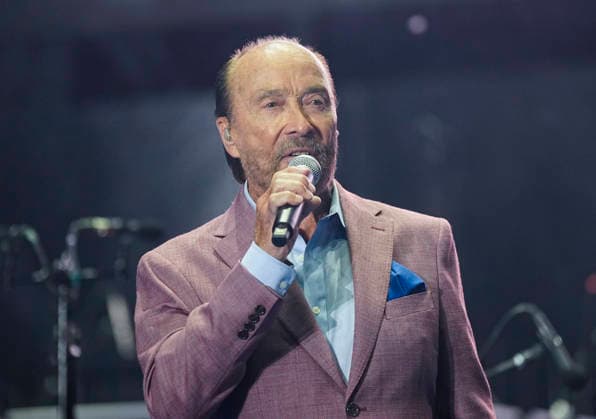 Lee Greenwood sings before President Donald Trump speaks at a rally to kick off the 16-day Great American State Fair as part of Washington, D.C. s celebration of the nation s 250th birthday on the National Mall on Wednesday, June 24, 2026. The rally will include military flyovers, musical performances from Lee Greenwood and Christopher Macchio, and the U.S. Army Band, the U.S. Marine Band and Armed Forces choirs.  WAP202606244066 BONNIExCASH
