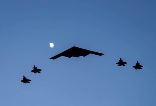 June 24, 2026, Washington, District Of Columbia, USA: A Northrop B-2 Spirit bomber leads four Lockheed Martin F-35 Lightning II fighters as they fly in formation in front of the Moon during an opening celebration for the Great American State Fair where United States President Donald J Trump will make remarks on the National Mall in Washington, DC, USA on Wednesday, June 24, 2026 Washington USA - ZUMAs152 20260624_faa_s152_177 Copyright: xAndrewxThomasx