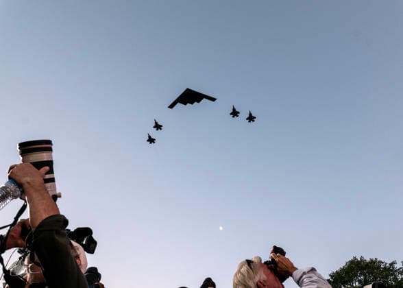 June 24, 2026, Washington, Distict Of Columbia, U.S.A: A B-2 Stealth Bomber with four F-35 Lightning II perform a flyover during a kickoff celebration for the Great American State Fair on the National Mall in Washington, DC, US, on Wednesday, June 24, 2026. The Great American State Fair, held to celebrate America s 250th anniversary, will be held on the National Mall from June 24th through July 10th. Washington U.S.A - ZUMAr125 20260624_fap_r125_001 Copyright: xProbalxRashidx