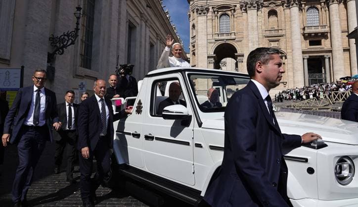 June 24, 2026. Vatican City - POPE LEO XIV during his Wednesday General Audience in St. Peter s Square at the Vatican. EvandroInetti_via ZUMA Wire Vatican City State - ZUMAi15_ 20260624_zaf_i15_011 Copyright: xEvandroxInettix