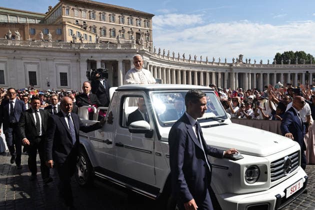 June 24, 2026. Vatican City - POPE LEO XIV during his Wednesday General Audience in St. Peter s Square at the Vatican. EvandroInetti_via ZUMA Wire Vatican City State - ZUMAi15_ 20260624_zaf_i15_017 Copyright: xEvandroxInettix