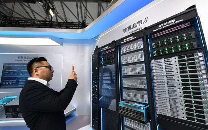 MWC2026 in Shanghai SHANGHAI, CHINA - JUNE 25, 2026 - The audience visited ZTE Corporation s launch of intelligent supernodes at MWC2026 in Shanghai, China on June 25, 2026. Shanghai Shanghai China  Copyright: xCFOTOx i1782397693656