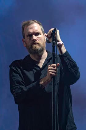 CELEBRITES : Printemps de Perouges - Saint-Maurice-de-Remens (01) France - 24 06 2026 Chris Barnes du groupe The Australian Pink Floyd Show se produit sur la scene du festival Printemps de PÃ rouges au chÃ¢teau de Saint-Maurice-de-RÃ mens (01 - France-) le 24 06 2026. Photo Sandrine Thesillat PsNewZ  Copyright: xSandrinexTHESILLATx
