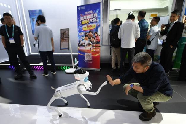 MWC2026 in Shanghai SHANGHAI, CHINA - JUNE 25, 2026 - Viewers interact with intelligent robotic dogs at MWC 2026 in Shanghai, China on June 25, 2026. Shanghai Shanghai China  Copyright: xCFOTOx i1782397694934