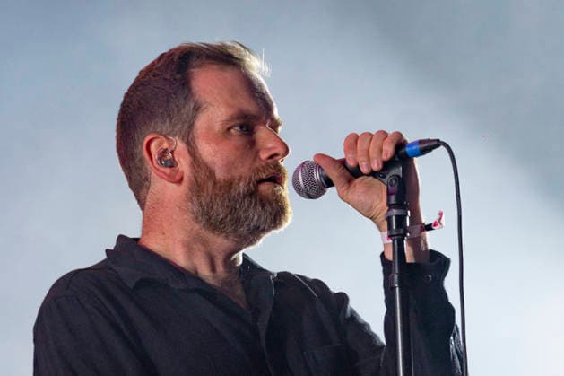 CELEBRITES : Printemps de Perouges - Saint-Maurice-de-Remens (01) France - 24 06 2026 Chris Barnes du groupe The Australian Pink Floyd Show se produit sur la scene du festival Printemps de PÃ rouges au chÃ¢teau de Saint-Maurice-de-RÃ mens (01 - France-) le 24 06 2026. Photo Sandrine Thesillat PsNewZ  Copyright: xSandrinexTHESILLATx