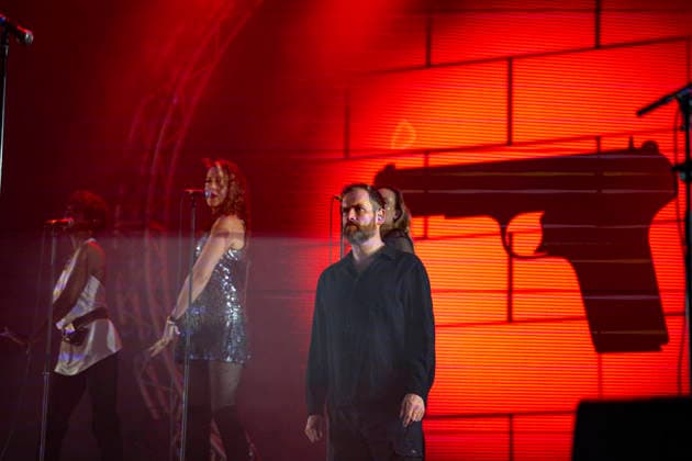 CELEBRITES : Printemps de Perouges - Saint-Maurice-de-Remens (01) France - 24 06 2026 Chris Barnes et Lorelei McBroom, Emily Lynn, Lara Smiles du groupe The Australian Pink Floyd Show se produisent sur la scene du festival Printemps de PÃ rouges au chÃ¢teau de Saint-Maurice-de-RÃ mens (01 - France-) le 24 06 2026. Photo Sandrine Thesillat PsNewZ  Copyright: xSandrinexTHESILLATx