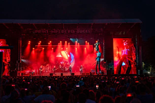 CELEBRITES : Printemps de Perouges - Saint-Maurice-de-Remens (01) France - 24 06 2026 Luc Ledy-Lepine, Paul Bonney, Ricky Howard, Chris Barnes, Lorelei McBroom, Alex Francois, Emily Lynn, Lara Smiles du groupe The Australian Pink Floyd Show se produisent sur la scene du festival Printemps de PÃ rouges au chÃ¢teau de Saint-Maurice-de-RÃ mens (01 - France-) le 24 06 2026. Photo Sandrine Thesillat PsNewZ  Copyright: xSandrinexTHESILLATx