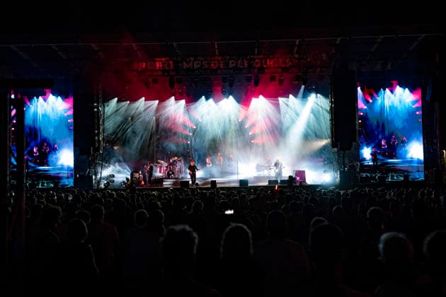 CELEBRITES : Printemps de Perouges - Saint-Maurice-de-Remens (01) France - 24 06 2026 Luc Ledy-Lepine, Paul Bonney, Ricky Howard, Chris Barnes, Lorelei McBroom, Alex Francois, Emily Lynn, Lara Smiles du groupe The Australian Pink Floyd Show se produisent sur la scene du festival Printemps de PÃ rouges au chÃ¢teau de Saint-Maurice-de-RÃ mens (01 - France-) le 24 06 2026. Photo Sandrine Thesillat PsNewZ  Copyright: xSandrinexTHESILLATx