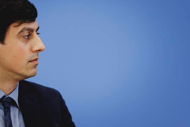 Bijan Moini, Legal Director der Gesellschaft fuer Freiheitsrechte e.V. (GFF), aufgenommen im Rahmen der Vorstellung des Gutachtens zu einer moeglichen Verfassungswidrigkeit der AfD in der Bundespressekonferenz in Berlin, 25.06.2026. Berlin Deutschland *** Bijan Moini, Legal Director of the Society for Civil Liberties (GFF e.V.), photographed during the presentation of the expert opinion on the possible unconstitutionality of the AfD at the Federal Press Conference in Berlin, June 25, 2026, Berlin, Germany Copyright: xFlorianxGaertnerx