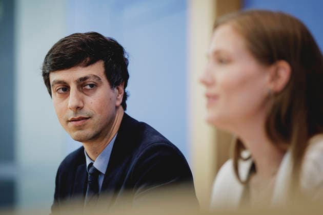(L-R) Bijan Moini, Legal Director der Gesellschaft fuer Freiheitsrechte e.V. (GFF), und Dana-Sophia Valentiner, Vorstandsmitglied der Gesellschaft fuer Freiheitsrechte e.V. (GFF), aufgenommen im Rahmen der Vorstellung des Gutachtens zu einer moeglichen Verfassungswidrigkeit der AfD in der Bundespressekonferenz in Berlin, 25.06.2026. Berlin Deutschland *** L R Bijan Moini, Legal Director of the Society for Civil Liberties (GFF), and Dana Sophia Valentiner, Board Member of the Society for Civil Liberties (GFF), photographed during the presentation of the expert opinion on the possible unconstitutionality of the AfD at the Federal Press Conference in Berlin, June 25, 2026, Berlin, Germany Copyright: xFlorianxGaertnerx
