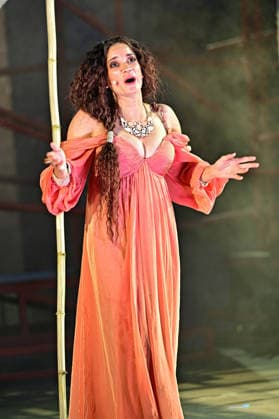 Bad Hersfelder Festspiele - Parzival . Schauspielerin Simone Müller Pradella während der Fotoprobe zur Inszenierung Parzival im Rahmen der Bad Hersfelder Festspiele am 24.06.2026 in der Stiftsruine Bad Hersfeld. 20260624MWI129873 *** Bad Hersfeld Festival, *Parzival*: Actress Simone Müller Pradella during the photo shoot for the production of *Parzival* as part of the Bad Hersfeld Festival on June 24, 2026, at the Bad Hersfeld Abbey Ruins 20260624MWI129873