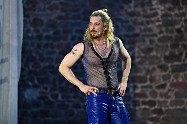 Bad Hersfelder Festspiele - Parzival . Schauspieler Enrico Riethmüller während der Fotoprobe zur Inszenierung Parzival im Rahmen der Bad Hersfelder Festspiele am 24.06.2026 in der Stiftsruine Bad Hersfeld. 20260624MWI129879 *** Bad Hersfeld Festival: Parzival Actor Enrico Riethmüller during the photo shoot for the production of Parzival as part of the Bad Hersfeld Festival on June 24, 2026, at the Stiftsruine in Bad Hersfeld 20260624MWI129879