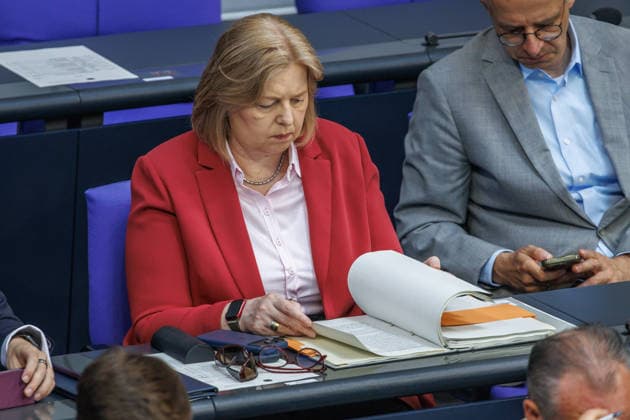 Bundestag Baerbel Bas (SPD), Bundesministerin fuer Arbeit und Soziales, im Deutschen Bundestag am 25.06.26 in Berlin. Berlin Berlin Deutschland Bundestag *** Bundestag: Baerbel Bas (SPD), Federal Minister of Labor and Social Affairs, at the German Bundestag on June 25, 2026, in Berlin, Berlin, Berlin, Germany, Bundestag