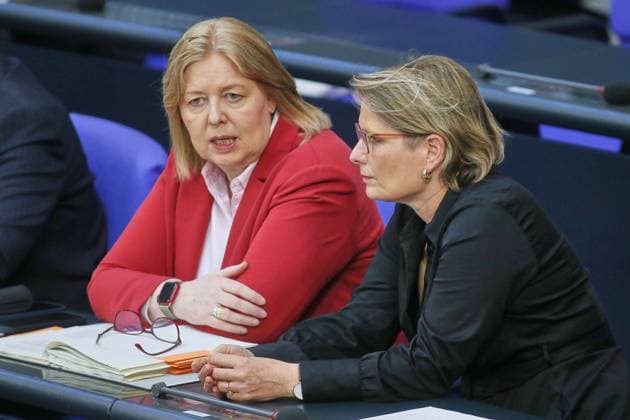 Berlin, Deutschland, 25.06.2026: Deutscher Bundestag: 86. Bundestagssitzung: Bundesministerin für Arbeit und Soziales Bärbel Bas (SPD) und Bundesministerin der Justiz und für Verbraucherschutz Stefanie Hubig (SPD) *** Berlin, Germany, June 25, 2026 German Bundestag 86th Session of the Bundestag Federal Minister of Labor and Social Affairs Bärbel Bas (SPD) and Federal Minister of Justice and Consumer Protection Stefanie Hubig (SPD) Copyright: xdtsxNachrichtenagenturx dts_124953