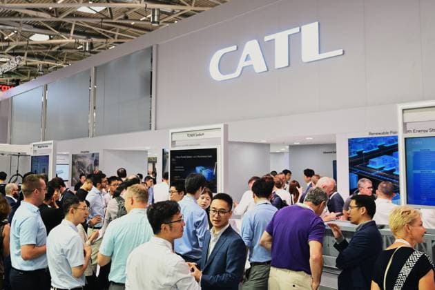 Die Intersolar Europe findet bis Donnerstag, den 25. Juni 2026 auf der Messe München statt. Sie ist die weltweit führende Fachmesse für die Solarwirtschaft und der grösste Teil von The smarter E Europe, Europas grösster Messeallianz für die Energiewirtschaft. Foto: Messestand CATL. Contemporary Amperex Technology Co. Limited ist der grösste chinesische Hersteller von Lithium-Ionen-Akkumulatoren und der weltgrösste Hersteller von Batterien für Elektroautos. Mittlerweile zählt das Unternehmen auch zu den zehn grössten Automobilzulieferern der Welt. *** Intersolar Europe will take place at the Munich Trade Fair Center through Thursday, June 25, 2026. It is the world’s leading trade fair for the solar industry and the largest compon