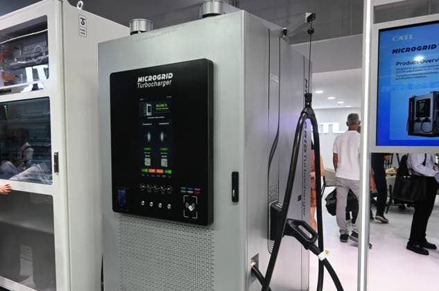Die Intersolar Europe findet bis Donnerstag, den 25. Juni 2026 auf der Messe München statt. Sie ist die weltweit führende Fachmesse für die Solarwirtschaft und der grösste Teil von The smarter E Europe, Europas grösster Messeallianz für die Energiewirtschaft. Foto: Messestand CATL. Contemporary Amperex Technology Co. Limited ist der grösste chinesische Hersteller von Lithium-Ionen-Akkumulatoren und der weltgrösste Hersteller von Batterien für Elektroautos. Mittlerweile zählt das Unternehmen auch zu den zehn grössten Automobilzulieferern der Welt. *** Intersolar Europe will take place at the Munich Trade Fair Center through Thursday, June 25, 2026. It is the world’s leading trade fair for the solar industry and the largest compon