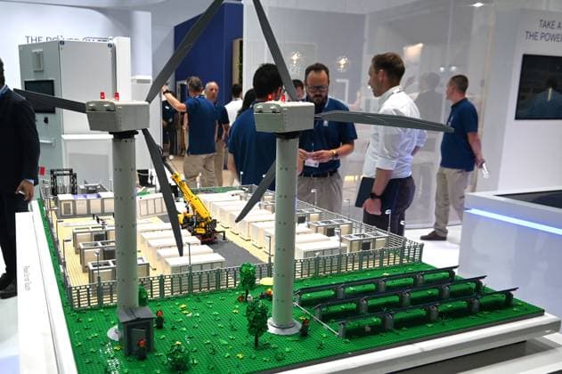 Die Intersolar Europe findet bis Donnerstag, den 25. Juni 2026 auf der Messe München statt. Sie ist die weltweit führende Fachmesse für die Solarwirtschaft und der grösste Teil von The smarter E Europe, Europas grösster Messeallianz für die Energiewirtschaft. Foto: Messestand mtu - Rolls Royce Solution. Der Geschäftsbereich Power Systems von Rolls-Royce steht mit seiner Marke mtu als Produkt- und Lösungsanbieter für Antriebs- und Energielösungen. *** Intersolar Europe will take place at the Munich Trade Fair Center through Thursday, June 25, 2026. It is the world’s leading trade fair for the solar industry and the largest component of The smarter E Europe, Europe’s largest trade show alliance for the energy industry. Photo: mtu R