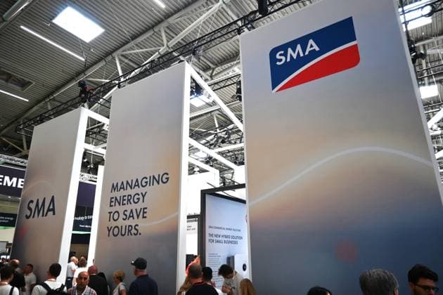 Die Intersolar Europe findet bis Donnerstag, den 25. Juni 2026 auf der Messe München statt. Sie ist die weltweit führende Fachmesse für die Solarwirtschaft und der grösste Teil von The smarter E Europe, Europas grösster Messeallianz für die Energiewirtschaft. Foto: Messestand SMA Solar Technologie und Energiemanagement-Systeme *** Intersolar Europe will take place at Messe München through Thursday, June 25, 2026. It is the world’s leading trade fair for the solar industry and the largest component of The smarter E Europe, Europe’s largest trade fair alliance for the energy sector. Photo: SMA Solar Technology and Energy Management Systems booth