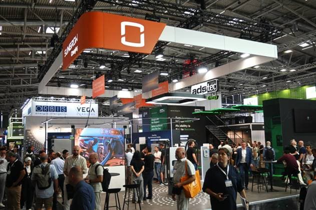 Die Intersolar Europe findet bis Donnerstag, den 25. Juni 2026 auf der Messe München statt. Sie ist die weltweit führende Fachmesse für die Solarwirtschaft und der grösste Teil von The smarter E Europe, Europas grösster Messeallianz für die Energiewirtschaft. Foto: Messestand Sungrow Charging *** Intersolar Europe will take place at the Munich Trade Fair Center through Thursday, June 25, 2026. It is the world’s leading trade fair for the solar industry and the largest component of The smarter E Europe, Europe’s largest trade fair alliance for the energy industry. Photo: Sungrow Charging booth