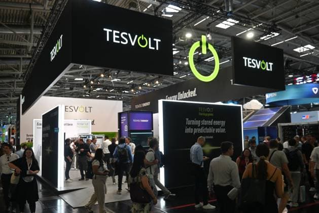 Die Intersolar Europe findet bis Donnerstag, den 25. Juni 2026 auf der Messe München statt. Sie ist die weltweit führende Fachmesse für die Solarwirtschaft und der grösste Teil von The smarter E Europe, Europas grösster Messeallianz für die Energiewirtschaft. Foto: Messestand Testvolt. Die TESVOLT AG ist ein deutsches, auf innovative Lithium-Ionen-Batteriespeicher für Gewerbe und Industrie spezialisiertes Technologieunternehmen mit Hauptsitz in der Lutherstadt Wittenberg, Sachsen-Anhalt *** Intersolar Europe will take place at the Munich Trade Fair Center through Thursday, June 25, 2026. It is the world’s leading trade fair for the solar industry and the largest component of The smarter E Europe, Europe’s largest trade fair alliance