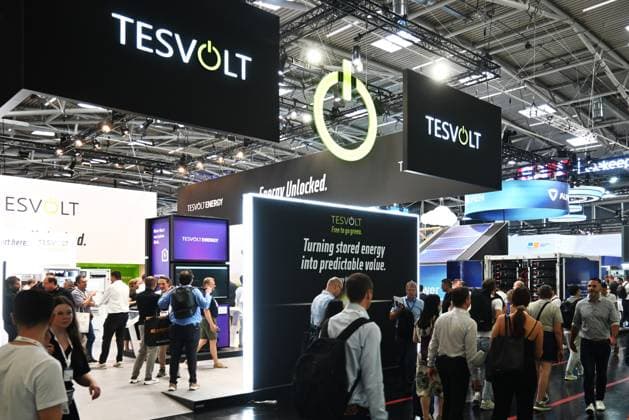 Die Intersolar Europe findet bis Donnerstag, den 25. Juni 2026 auf der Messe München statt. Sie ist die weltweit führende Fachmesse für die Solarwirtschaft und der grösste Teil von The smarter E Europe, Europas grösster Messeallianz für die Energiewirtschaft. Foto: Messestand Testvolt. Die TESVOLT AG ist ein deutsches, auf innovative Lithium-Ionen-Batteriespeicher für Gewerbe und Industrie spezialisiertes Technologieunternehmen mit Hauptsitz in der Lutherstadt Wittenberg, Sachsen-Anhalt *** Intersolar Europe will take place at the Munich Trade Fair Center through Thursday, June 25, 2026. It is the world’s leading trade fair for the solar industry and the largest component of The smarter E Europe, Europe’s largest trade fair alliance