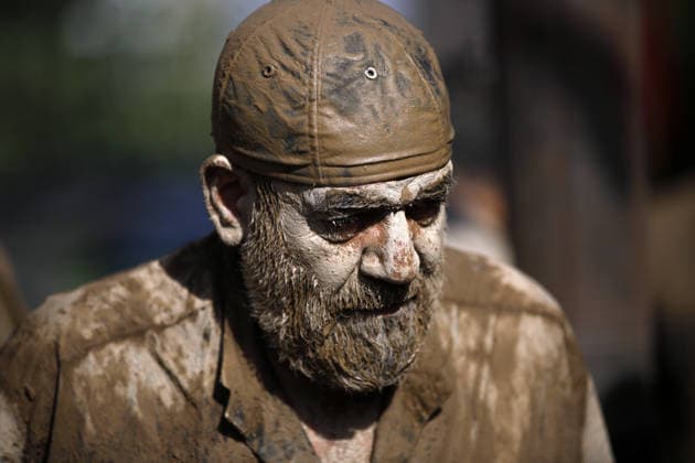 Mourners commemorate Karbala martyrs on Ashura in Iran??????? TEHRAN, IRAN - JUNE 25: Members of the Lur ethnic community take part in the traditional Gil-mali (mud-smearing) ritual during Ashura commemorations at Osshaghol Abbas Hosseiniyeh in Tehran, Iran, on June 25, 2026. Marking the anniversary of the martyrdom of Imam Hussein, the grandson of Prophet Muhammad, and his 72 companions in Karbala, participants covered themselves in mud as a sign of mourning and remembrance. Fatemeh Bahrami Anadolu Tehran Iran. Editorial use only. Please get in touch for any other usage.  Copyright: x2026xAnadoluxFatemehxBahramix