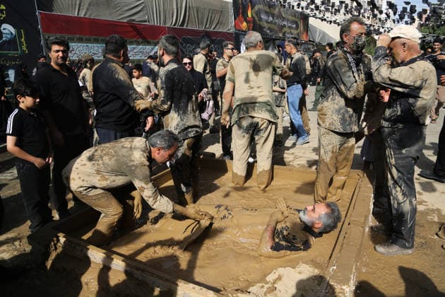 Mourners commemorate Karbala martyrs on Ashura in Iran??????? TEHRAN, IRAN - JUNE 25: Members of the Lur ethnic community take part in the traditional Gil-mali (mud-smearing) ritual during Ashura commemorations at Osshaghol Abbas Hosseiniyeh in Tehran, Iran, on June 25, 2026. Marking the anniversary of the martyrdom of Imam Hussein, the grandson of Prophet Muhammad, and his 72 companions in Karbala, participants covered themselves in mud as a sign of mourning and remembrance. Fatemeh Bahrami Anadolu Tehran Iran. Editorial use only. Please get in touch for any other usage.  Copyright: x2026xAnadoluxFatemehxBahramix