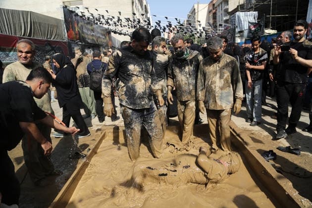 Mourners commemorate Karbala martyrs on Ashura in Iran??????? TEHRAN, IRAN - JUNE 25: Members of the Lur ethnic community take part in the traditional Gil-mali (mud-smearing) ritual during Ashura commemorations at Osshaghol Abbas Hosseiniyeh in Tehran, Iran, on June 25, 2026. Marking the anniversary of the martyrdom of Imam Hussein, the grandson of Prophet Muhammad, and his 72 companions in Karbala, participants covered themselves in mud as a sign of mourning and remembrance. Fatemeh Bahrami Anadolu Tehran Iran. Editorial use only. Please get in touch for any other usage.  Copyright: x2026xAnadoluxFatemehxBahramix