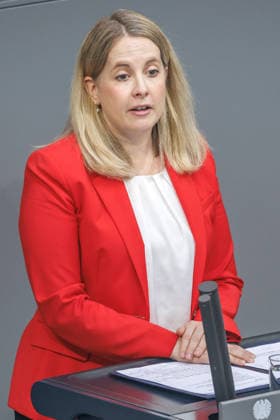 Bundestag Verena Hubertz (SPD), Bundesministerin fuer Wohnen, Stadtentwicklung und Bauwesen, im Deutschen Bundestag am 25.06.26 in Berlin. Berlin Berlin Deutschland Bundestag *** Bundestag: Verena Hubertz (SPD), Federal Minister for Housing, Urban Development, and Construction, at the German Bundestag on June 25, 2026, in Berlin, Berlin, Berlin, Germany, Bundestag