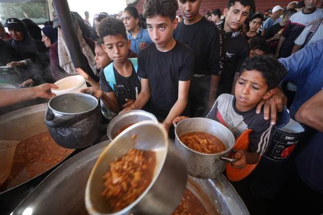 Hot meals distributed to displaced Palestinians in Gaza??????? GAZA, PALESTINE - JUNE 25: Food shortages continue due to Israel’s blockade and restrictions on aid entry, as a charity distributes meals to Palestinians living in the Nuseirat refugee camp in Gaza City, Gaza, Palestine, on June 25, 2026. Hassan Jedi Anadolu Gaza Gaza. Editorial use only. Please get in touch for any other usage.  Copyright: x2026xAnadoluxHassanxJedix