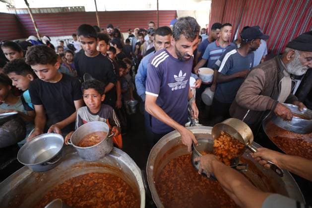 Hot meals distributed to displaced Palestinians in Gaza??????? GAZA, PALESTINE - JUNE 25: Food shortages continue due to Israel’s blockade and restrictions on aid entry, as a charity distributes meals to Palestinians living in the Nuseirat refugee camp in Gaza City, Gaza, Palestine, on June 25, 2026. Hassan Jedi Anadolu Gaza Gaza. Editorial use only. Please get in touch for any other usage.  Copyright: x2026xAnadoluxHassanxJedix