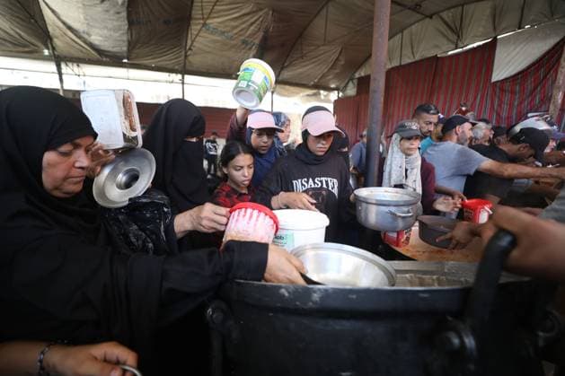 Hot meals distributed to displaced Palestinians in Gaza??????? GAZA, PALESTINE - JUNE 25: Food shortages continue due to Israel’s blockade and restrictions on aid entry, as a charity distributes meals to Palestinians living in the Nuseirat refugee camp in Gaza City, Gaza, Palestine, on June 25, 2026. Hassan Jedi Anadolu Gaza Gaza. Editorial use only. Please get in touch for any other usage.  Copyright: x2026xAnadoluxHassanxJedix