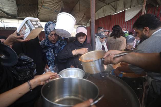 Hot meals distributed to displaced Palestinians in Gaza??????? GAZA, PALESTINE - JUNE 25: Food shortages continue due to Israel’s blockade and restrictions on aid entry, as a charity distributes meals to Palestinians living in the Nuseirat refugee camp in Gaza City, Gaza, Palestine, on June 25, 2026. Hassan Jedi Anadolu Gaza Gaza. Editorial use only. Please get in touch for any other usage.  Copyright: x2026xAnadoluxHassanxJedix