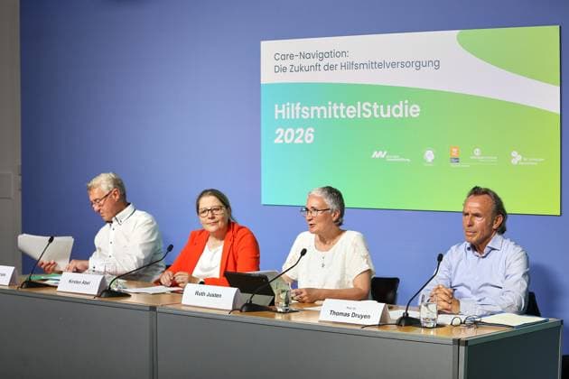 Berlin, Deutschland, 25.06.2026: Haus der Bundespressekonferenz: Pressekonferenz: Care Navigation - Die Zukunft der Hilfsmittelversorgung - Vorstellung der Hilfsmittelstudie 2026: L-R: Norbert Bertram, Kirsten Abel, Ruth Justen, Thomas Druyen *** Berlin, Germany, June 25, 2026, Federal Press Conference Center, Press Conference: Care Navigation—The Future of Assistive Device Provision, Presentation of the 2026 Assistive Device Study, L R Norbert Bertram, Kirsten Abel, Ruth Justen, Thomas Druyen Copyright: xdtsxNachrichtenagenturx dts_125008