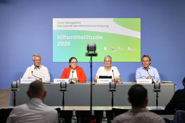 Berlin, Deutschland, 25.06.2026: Haus der Bundespressekonferenz: Pressekonferenz: Care Navigation - Die Zukunft der Hilfsmittelversorgung - Vorstellung der Hilfsmittelstudie 2026: L-R: Norbert Bertram, Kirsten Abel, Ruth Justen, Thomas Druyen *** Berlin, Germany, June 25, 2026, Federal Press Conference Center, Press Conference: Care Navigation—The Future of Assistive Device Provision, Presentation of the 2026 Assistive Device Study, L R Norbert Bertram, Kirsten Abel, Ruth Justen, Thomas Druyen Copyright: xdtsxNachrichtenagenturx dts_125009