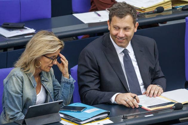 Bundestag Lars Klingbeil (SPD), Bundesfinanzminister im Deutschen Bundestag am 25.06.26 in Berlin. Berlin Berlin Deutschland Bundestag *** Lars Klingbeil (SPD), Federal Minister of Finance, in the German Bundestag on June 25, 2026, in Berlin, Berlin, Germany, Bundestag